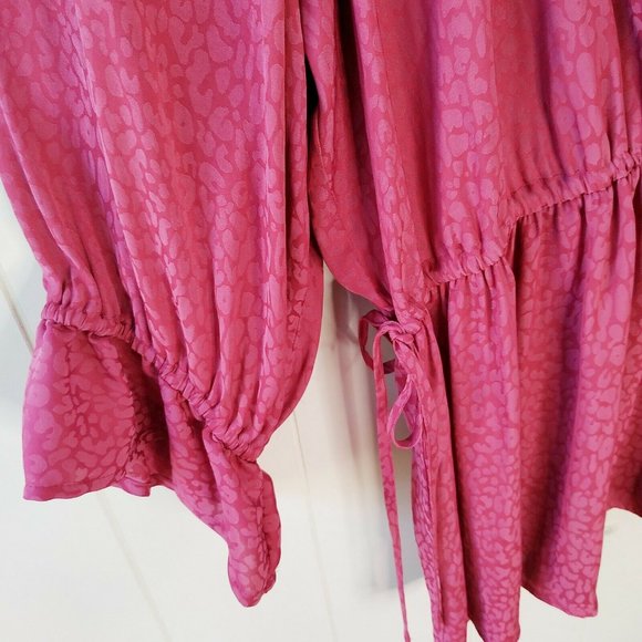 Evri NWT Leopard Pink on Pink Blouse sz 2x V-neck - Picture 2 of 6